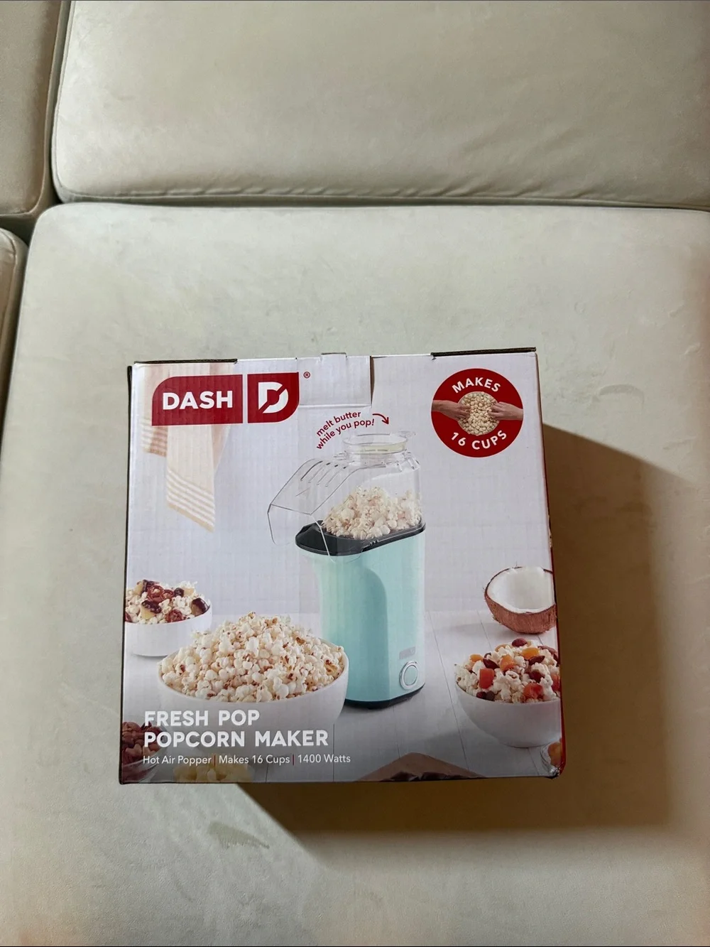 Ash Dash Fresh Pop Popcorn Maker in Mint Green and White